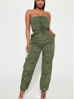 Fashion Nova Women’s Corey Olive Green Strapless Toggle Cargo Jumpsuit Sz M~NWT
